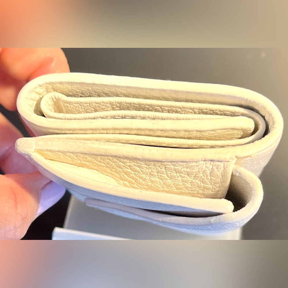 Balenciaga Calfskin Leather trifold wallet EUC white - Picture 10 of 16